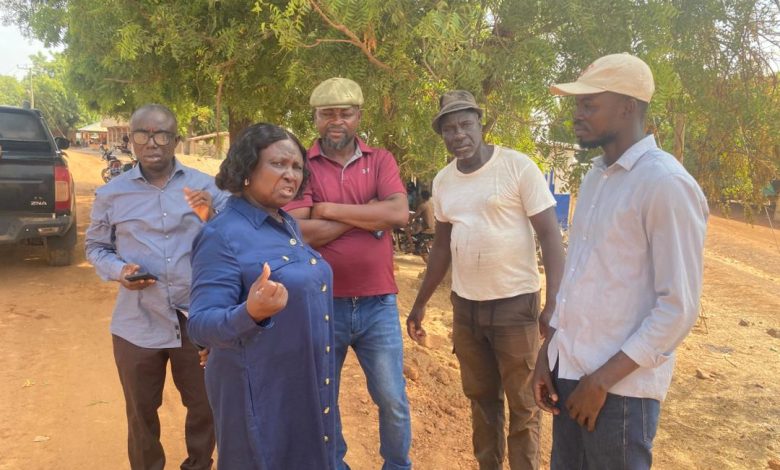 DCE interacting with contractors