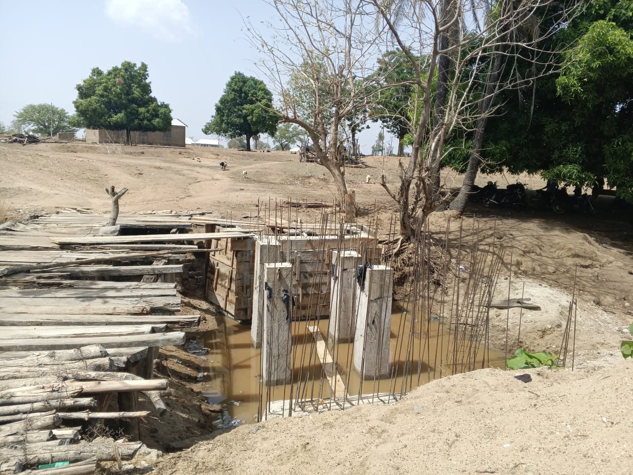 The Kpandema bridge under construction