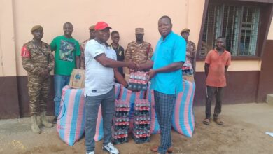 Chief Kanfosi Felix Achaab handing over the donated items to the Prison's Officials.