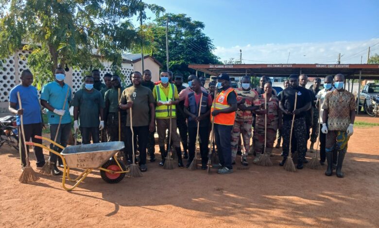 A picture of the DCE, staff of the Assembly and members of the security agencies at the beginning of the exercise.